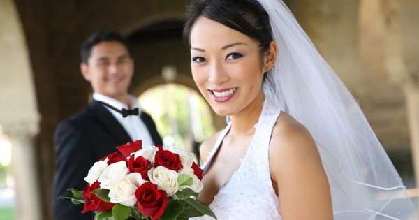 chinese-bride-with-groom-1024x683-17347786951701961076873-42-0-578-1024-crop-17347787135531553704842.jpeg