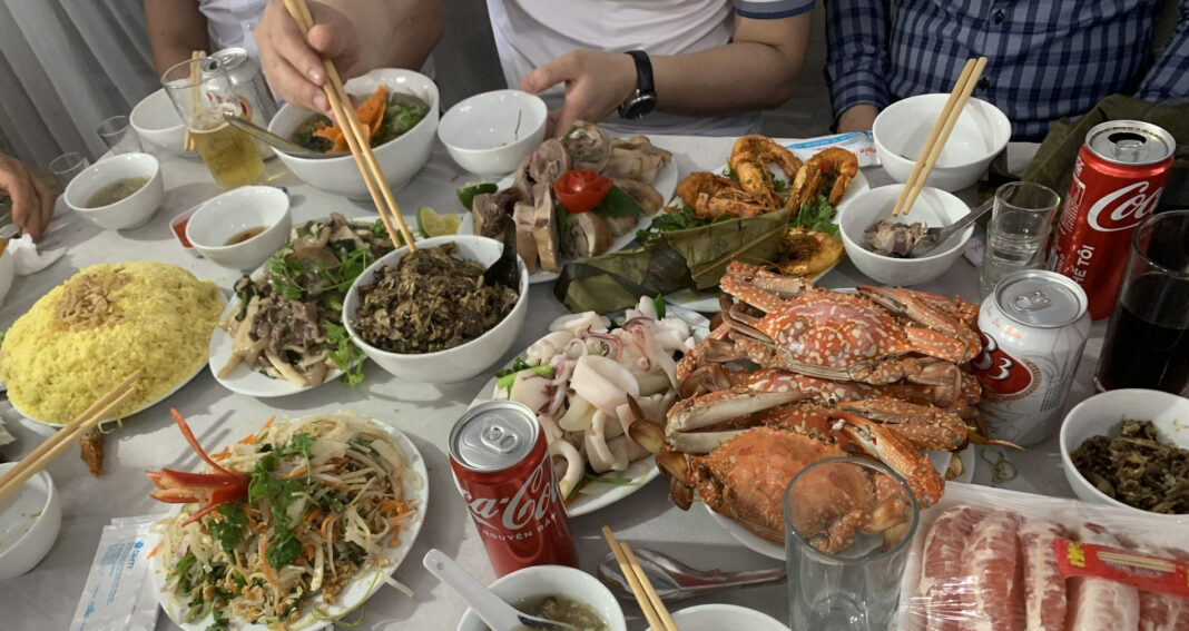 em-ut-bi-mang-te-tat-vi-chong-lam-sep-ma-gio-cha-khong-lo-noi-30-mam-co-1028.jpg