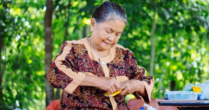 vai-thang-khong-an-com-chung-vo-chong-giat-minh-sau-cau-noi-cua-co-giup-viec-366.jpg